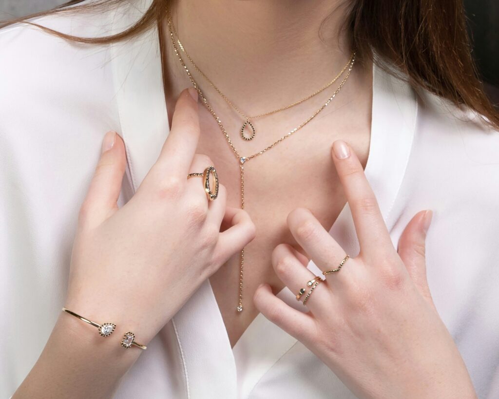 segal jewelry NsH CvU0deg unsplash